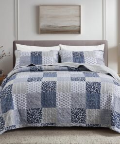 Cozyholy Navy Blue Gray Oversized King Quilt Set 128x120, 3 Piece Quilted Bedspread Set Patchwork Plaid Bedding Comforter Set Reversible Lightweight Microfiber Bed Spread Coverlet Set for All Seasons